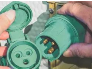 HOW TO USE A CEE PLUG WHEN CAMPING?